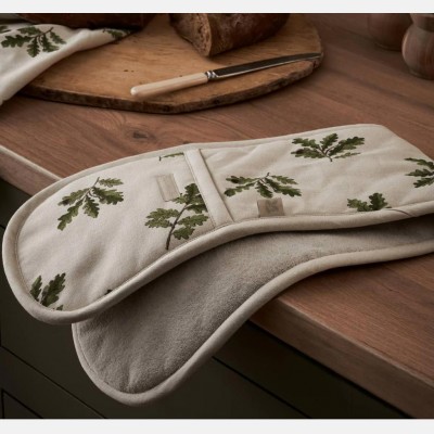 Acorn & oak leaves double oven glove
